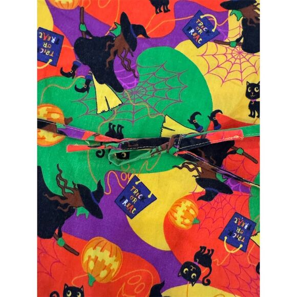 CUTE Cherokee Women's Halloween Scrub Top XS Witches & Pumpkins Print LOOK - Picture 8 of 9